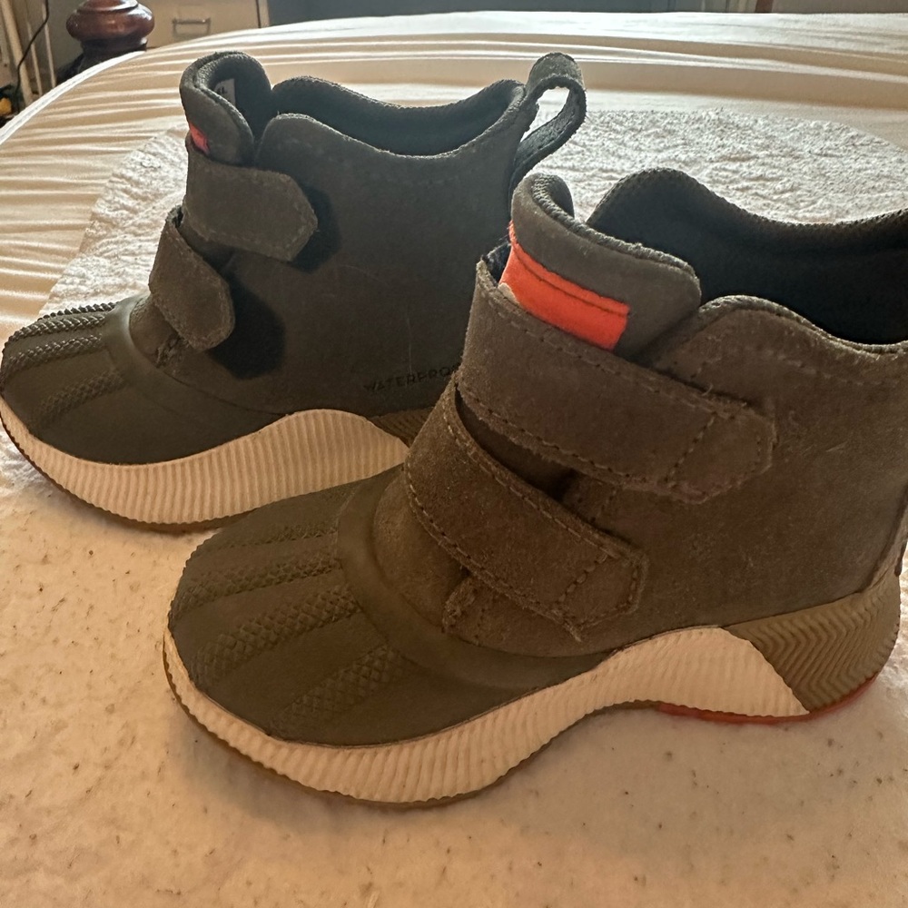 Sorel Kids Boots - Olive and Orange